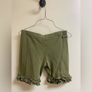 Matilda Jane green shorties. Size 16